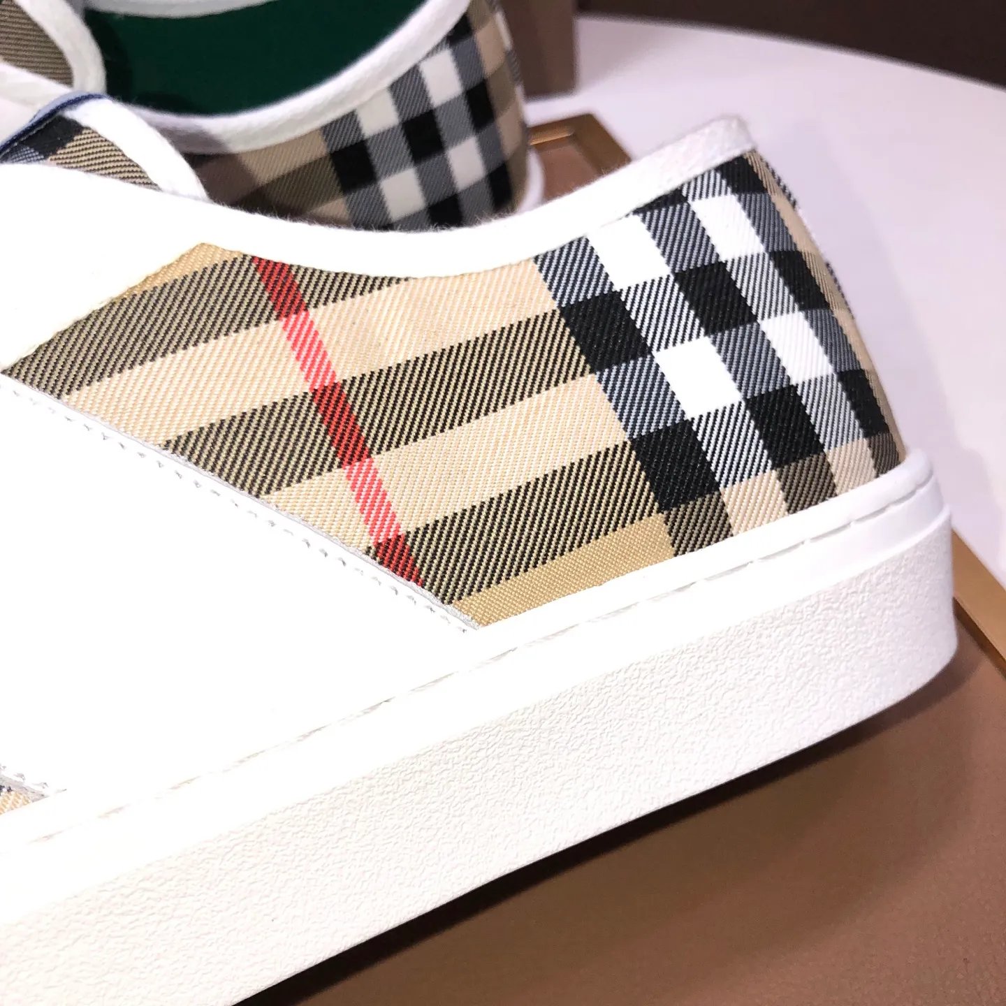 Men's shoes💰460💰【Burberry】Classic low-top sneakers｜Imported cowhide with classic plaid fabric｜Sheepskin lining｜Original outsole｜Fine workmanship and comfortable to wear Size: 38-44 (customized at 45)
